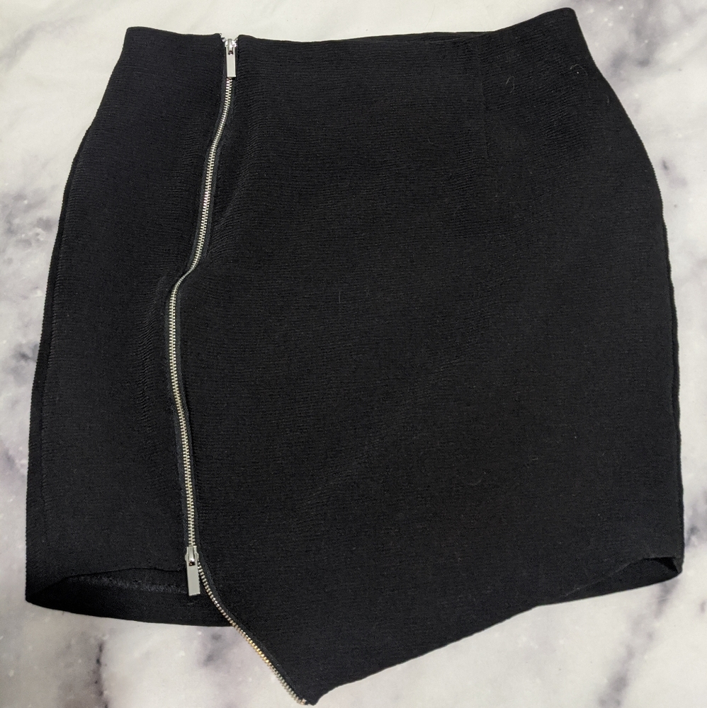 Black zipper skirt